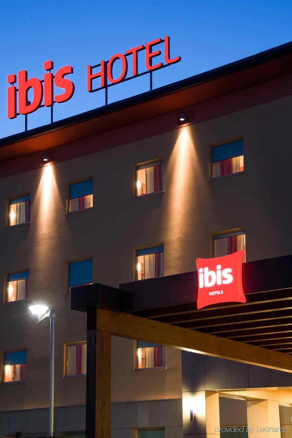 Ibis Como Грандате Экстерьер фото